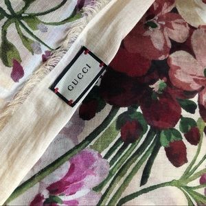 NWT Gucci Ivory Blossoms Scarf